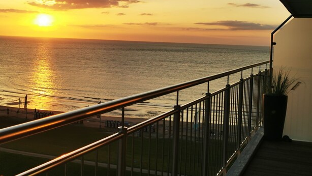 A balcony with a view of the ocean at sunset. - für 2 Personen  + 4 Kinder ca. 52 m² in Norderney, Norddeutschland (Nieder by Interhome (Norderney)