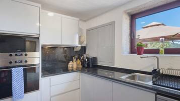 Fridge, microwave, oven, stovetop