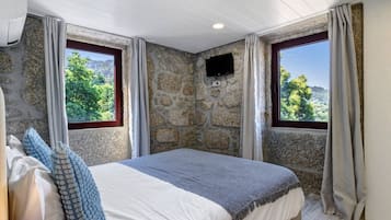 WiFi, bed sheets