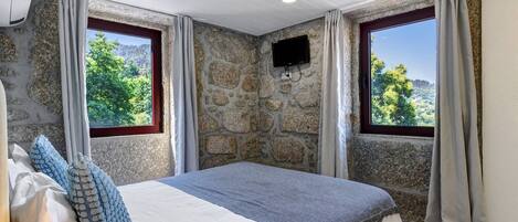 WiFi, bed sheets