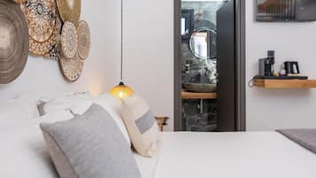 Luxury-Vierbettzimmer, Balkon, Gartenblick | Bügeleisen/Bügelbrett, kostenloses WLAN