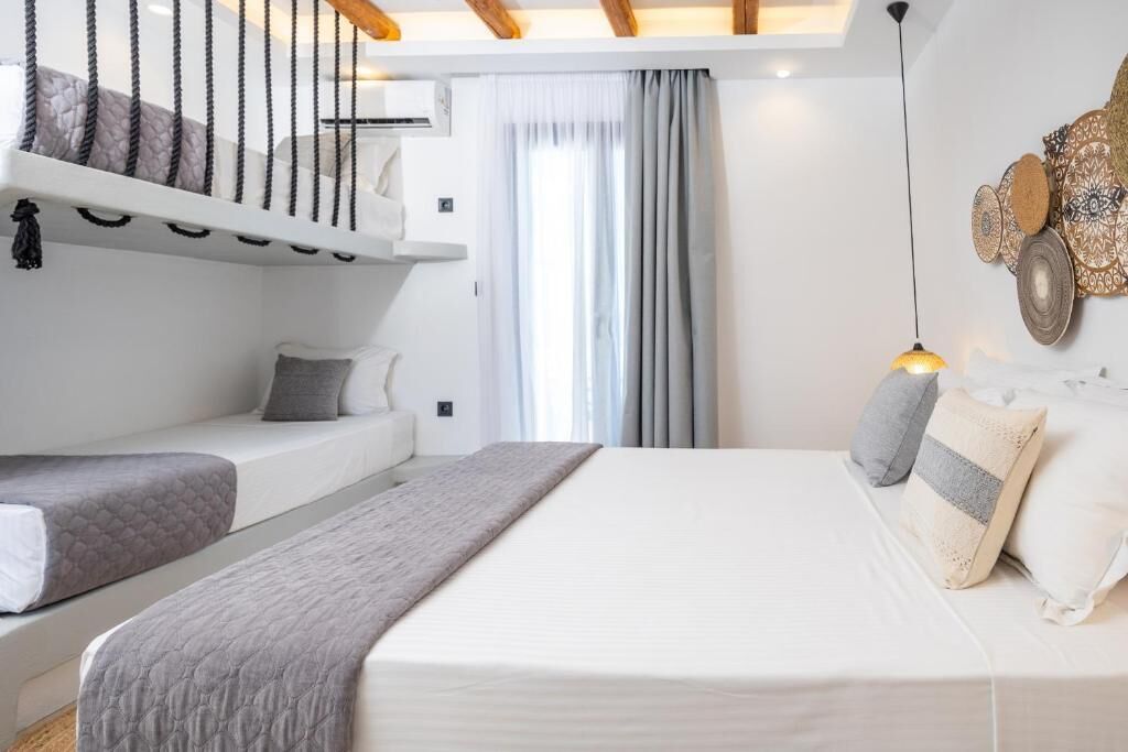 Quarto quádruplo superluxo, sacada, vista para o jardim | Ferros/tábuas de passar roupa, Wi-Fi de cortesia
