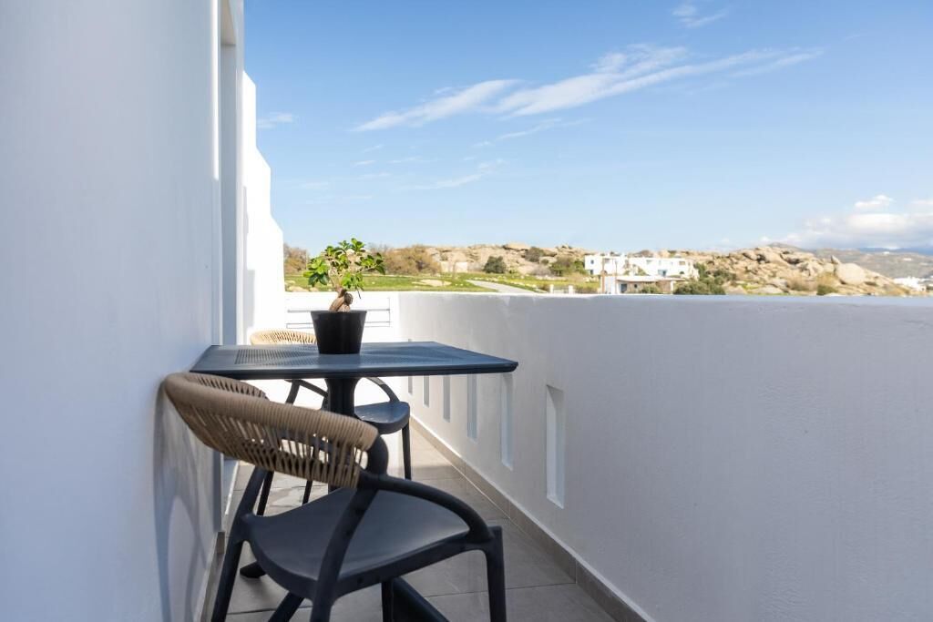 Chambre Double, balcon, vue jardin | Restauration extérieure