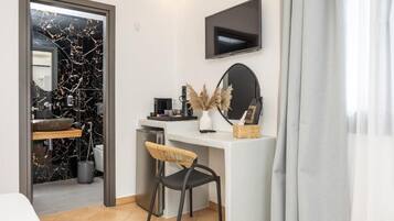 Chambre Double Supérieure, balcon, vue jardin | Fer et planche à repasser, Wi-Fi gratuit