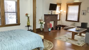 Iron/ironing board, travel crib, WiFi, bed sheets