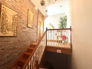 Interior - 2 Bedroom, Near downtown, Ohio city, Tremont, and Central! (Cleveland)