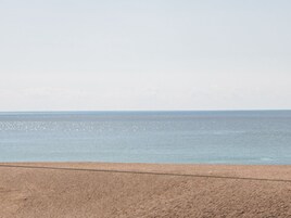 Una playa cerca
