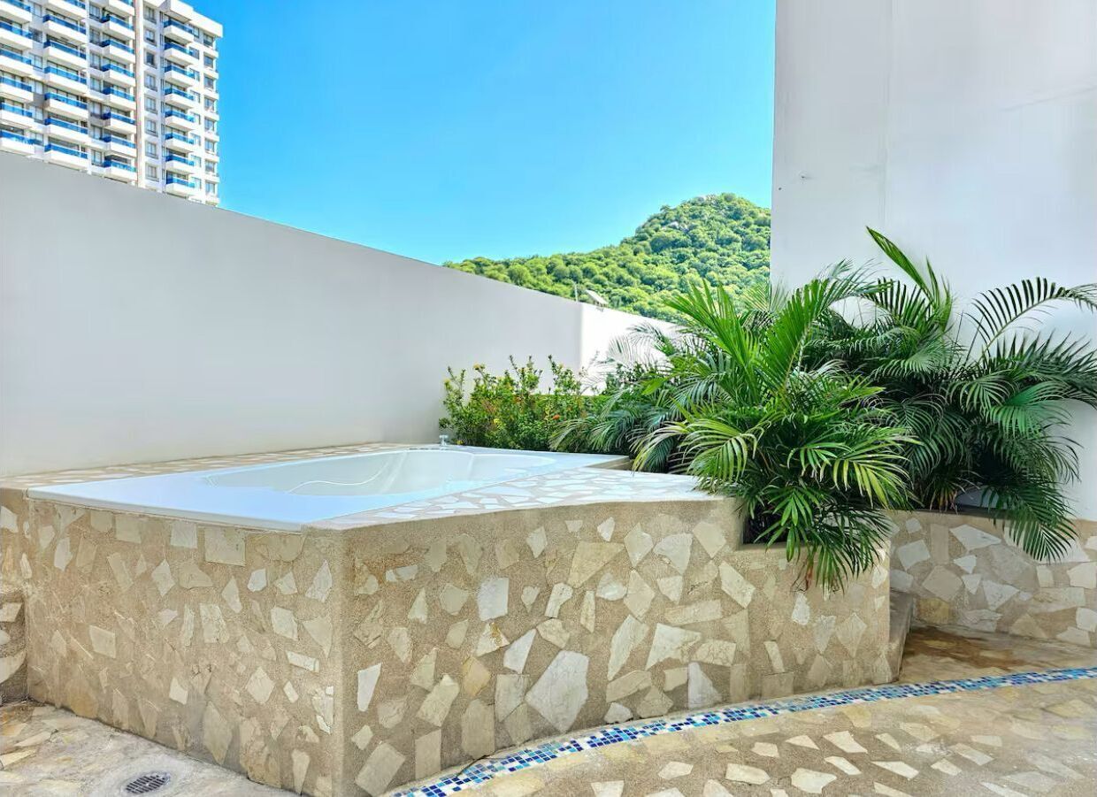 Outdoor spa tub