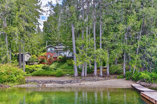 Stunning Sproat Lake waterfront - 5 bedrooms - beautiful sunset & mountain views