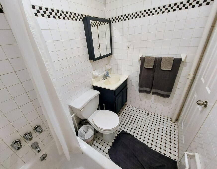 Separate bathtub and shower, free toiletries, hair dryer, towels