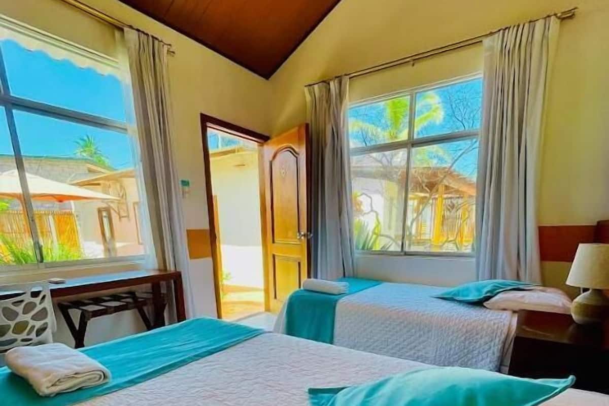 Double Room, Courtyard View | Desk, free WiFi