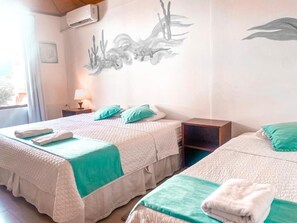Triple Room | Desk, free WiFi - Coral Blanco (Puerto Villamil)