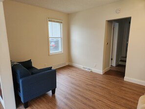 Interior - Boulder Bungalow - Fully Furnished - 7 minutes to Downtown Des Moines (Des Moines)