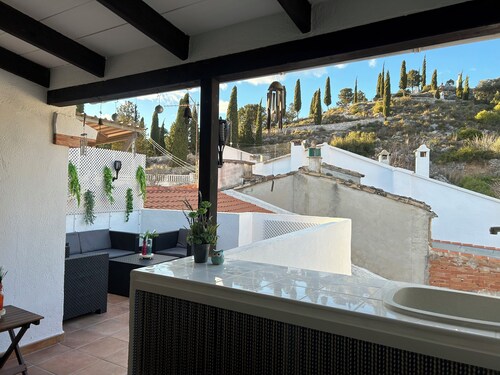 Xitxarra House (pet friendly)