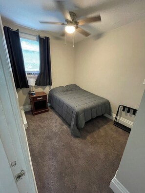 Room - 3 Bed 1 Bath Updated Near Uptown/Campus (Oxford)