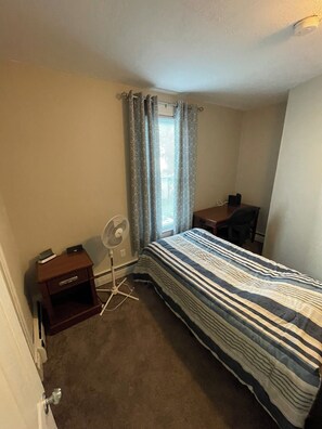 Room - 3 Bed 1 Bath Updated Near Uptown/Campus (Oxford)
