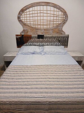 Desk, laptop workspace, free WiFi - VILLA LINA LODGING HOUSE (GEMLİK)