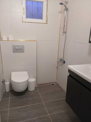 Casa clásica, para fumadores, vista a la ciudad | Escritorio, espacio para trabajar con laptop y wifi gratis 