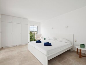 4 Schlafzimmer, Schreibtisch, Internetzugang