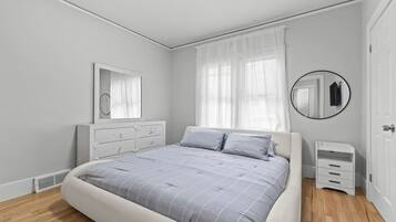 Desk, WiFi, bed sheets