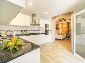 Kühlschrank, Mikrowelle, Ofen, Geschirrspüler