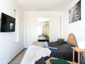 3 chambres, bureau, accès Internet