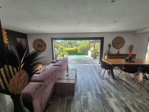 Living area - Vrbo Property (Solliès-Pont)