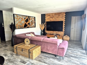 Living area - Vrbo Property (Solliès-Pont)