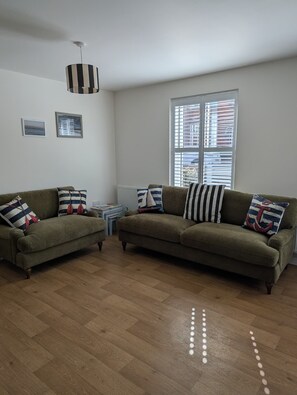 Living area - Salt Air Retreat - Coastal apartment (Cromer)