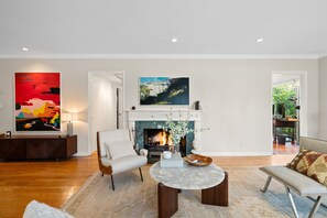 Living area - Luxury 2BR on Pasadena's Millionaire's Row (Pasadena)
