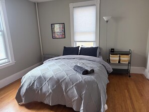 4 bedrooms, free WiFi, bed sheets - Spacious 4BR Retreat• Sleeps 7 (Somerville)