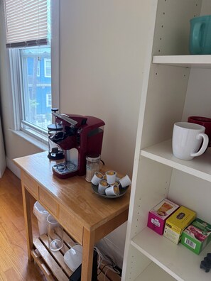 Interior - Spacious 4BR Retreat• Sleeps 7 (Somerville)