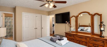 Peachtree City Home Near Lake with Yard & Firepit