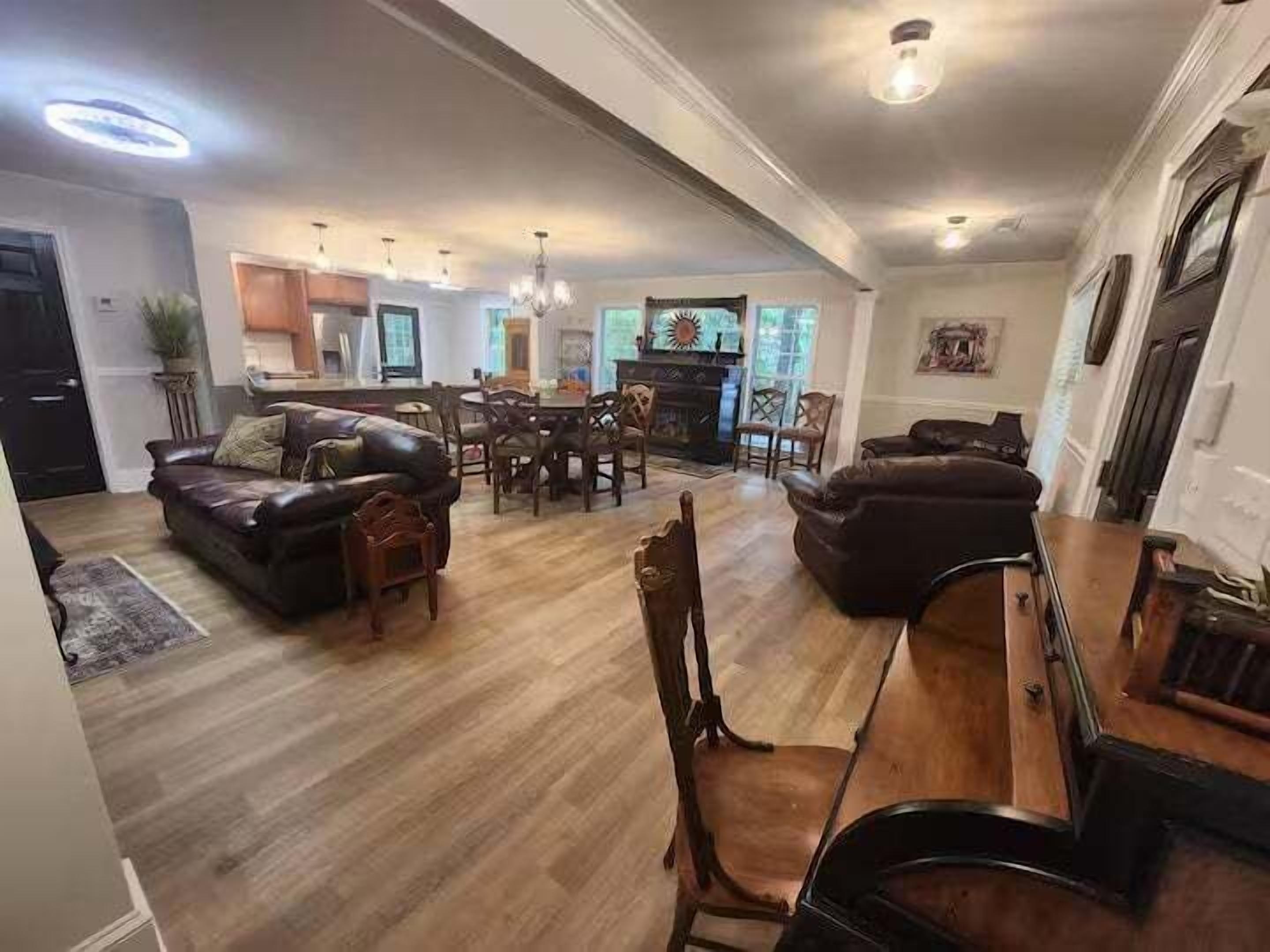 Smart TV, fireplace, ping pong