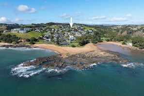 Beach nearby - Bay View Escape  - Cable bay Holiday Home (Cable Bay)
