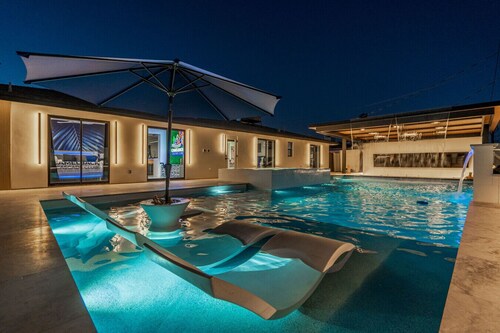 Camelback Cascade Club