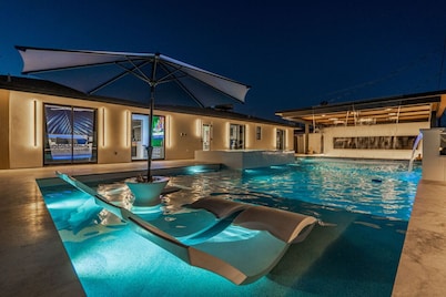 Camelback Cascade Club