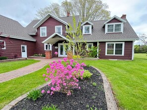 Exterior - Cedayway Riverview Estate-by Brudenell River overseeing golf course (Montague)