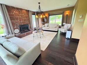 TV, fireplace