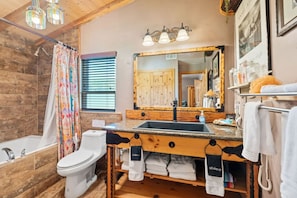 Hair dryer, towels - River Falls - Hot Tub and Mountain Views sleeps 4 (Oakhurst)