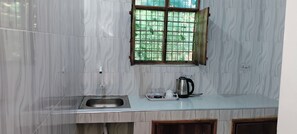 Kamar Triple Klasik, pemandangan kolam renang | Interior
