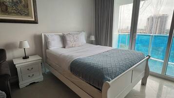 Iron/ironing board, WiFi, bed sheets