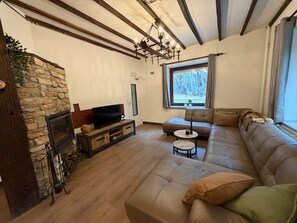Living area - Vrbo Property (Houffalize)