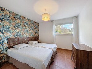 Room - Magnolia – Spacious, Bright Apartment with Terrace and Hill Views (Saint-Cézaire-sur-Siagne)