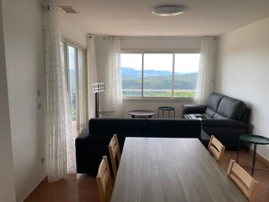 Living area - Magnolia – Spacious, Bright Apartment with Terrace and Hill Views (Saint-Cézaire-sur-Siagne)