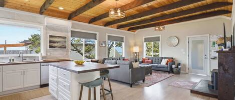 TV, fireplace, DVD player, offices