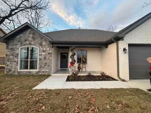 Exterior - New! Hilltop Hideway w/arcade and hot tub! (Conway)