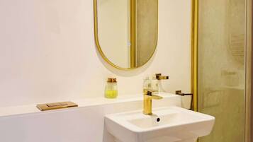 Shower, hair dryer, towels, shampoo