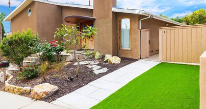 Serene Garden Studio in the Heart of Bay Park