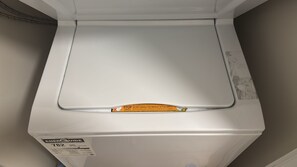 Laundry - Iceeboat Eleggance Suite (Toronto)